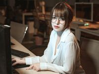 極品網紅美少女嫩妹草莓味的奈奈兔罕露臉高價24套-NO.010 第2季 Vol.02 辦公室OL-慾望教師 [42P+13V]