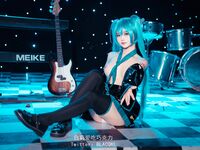 萌新推特00後露臉網紅美少女▌白莉愛吃巧克力▌Cos初音未來 香艷酥乳粉嫩白虎演唱會 精美私拍