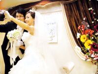 露臉才是王道！我和情婦的那些年 人前高冷嚴厲風韻人妻銀行女經理從婚前到婚後各種不雅自拍