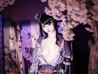 萌新推特00後露臉美少女▌白莉愛吃巧克力▌超色情Cos雷電將軍 露出粉乳嫩穴盡情展示誘人嬌軀