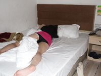 周末老婆不在家 叫小姨子來家裡吃飯 下葯迷翻各種姿勢干她的小嫩B