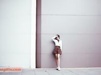 露臉才是王道！推特清純大波翹臀奔放正妹輝夜姬私拍各種反人類調教群P喝尿炮擊多人顏射場面令人乍舌