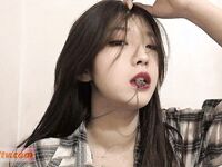 露臉才是王道！推特清純大波翹臀奔放正妹輝夜姬私拍各種反人類調教群P喝尿炮擊多人顏射場面令人乍舌