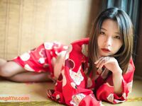 露臉才是王道！推特清純大波翹臀奔放正妹輝夜姬私拍各種反人類調教群P喝尿炮擊多人顏射場面令人乍舌