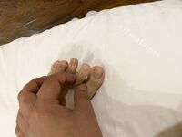 剛生過孩子不久的美少婦宿醉趁機帶到賓館偷操 因為是剖腹產小逼還挺緊的 隨便操 高清