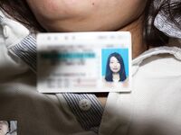 最新真實迷玩公司女同事 開口器 暴力翻 抽插各種玩弄 特寫無套抽插小穴 超清4K