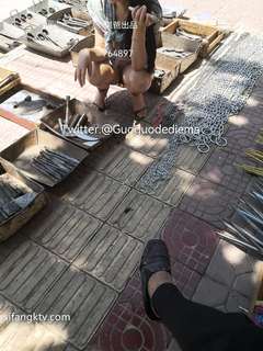 推特極品反差婊『小妮子』攜雙閨蜜極限露出 戶外全裸 野戰跪舔 黑絲啪啪 高清 果爸第二彈