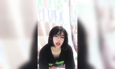 皮皮蝦網紅純欲女神【在下小羊】人前傲女，人後母狗，被金主包養定製私拍各種裸舞紫薇視頻207V (113)