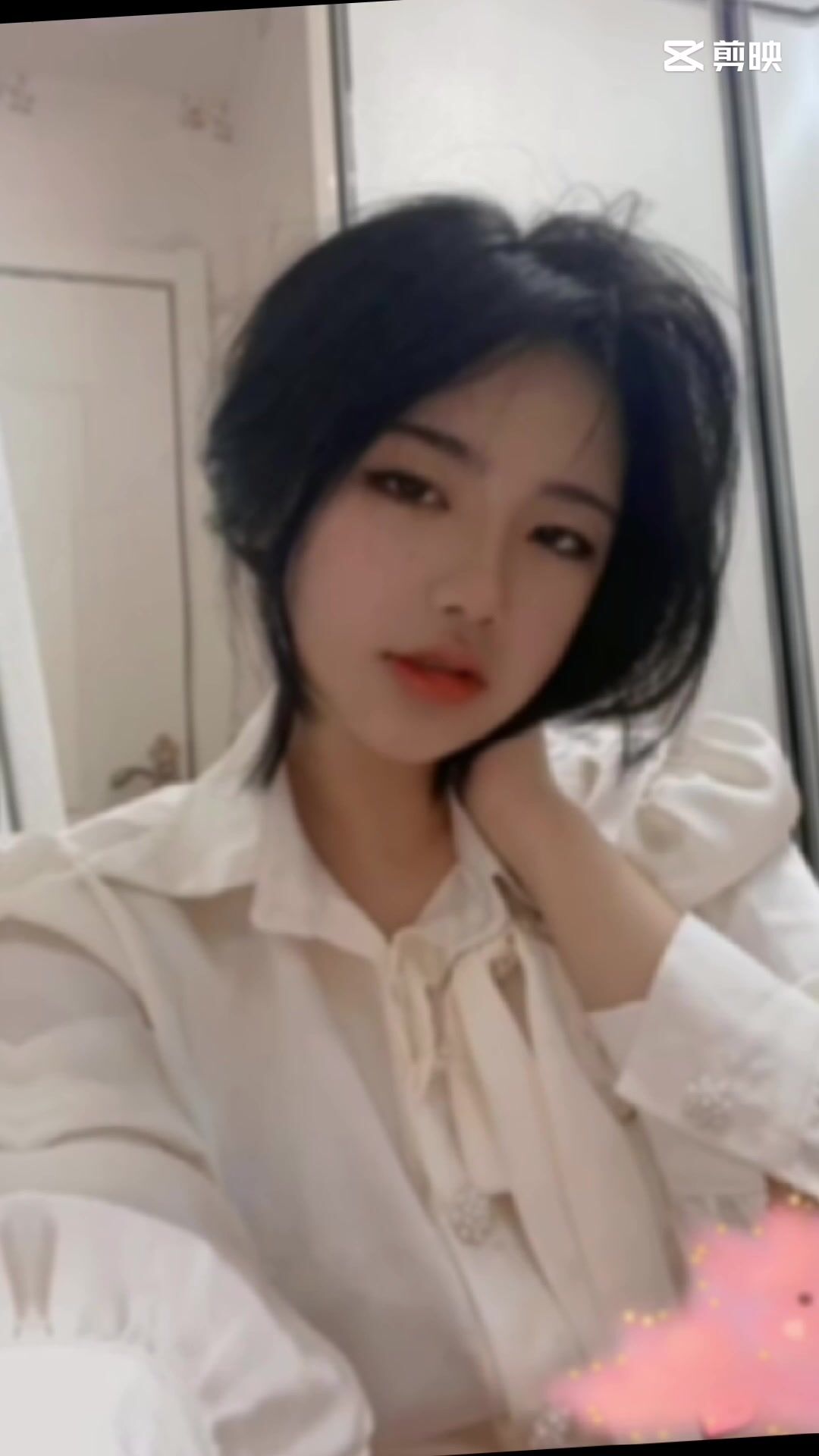 皮皮蝦網紅純欲女神【在下小羊】人前傲女，人後母狗，被金主包養定製私拍各種裸舞紫薇視頻207V (195)