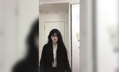 皮皮蝦網紅純欲女神【在下小羊】人前傲女，人後母狗，被金主包養定製私拍各種裸舞紫薇視頻207V (204)