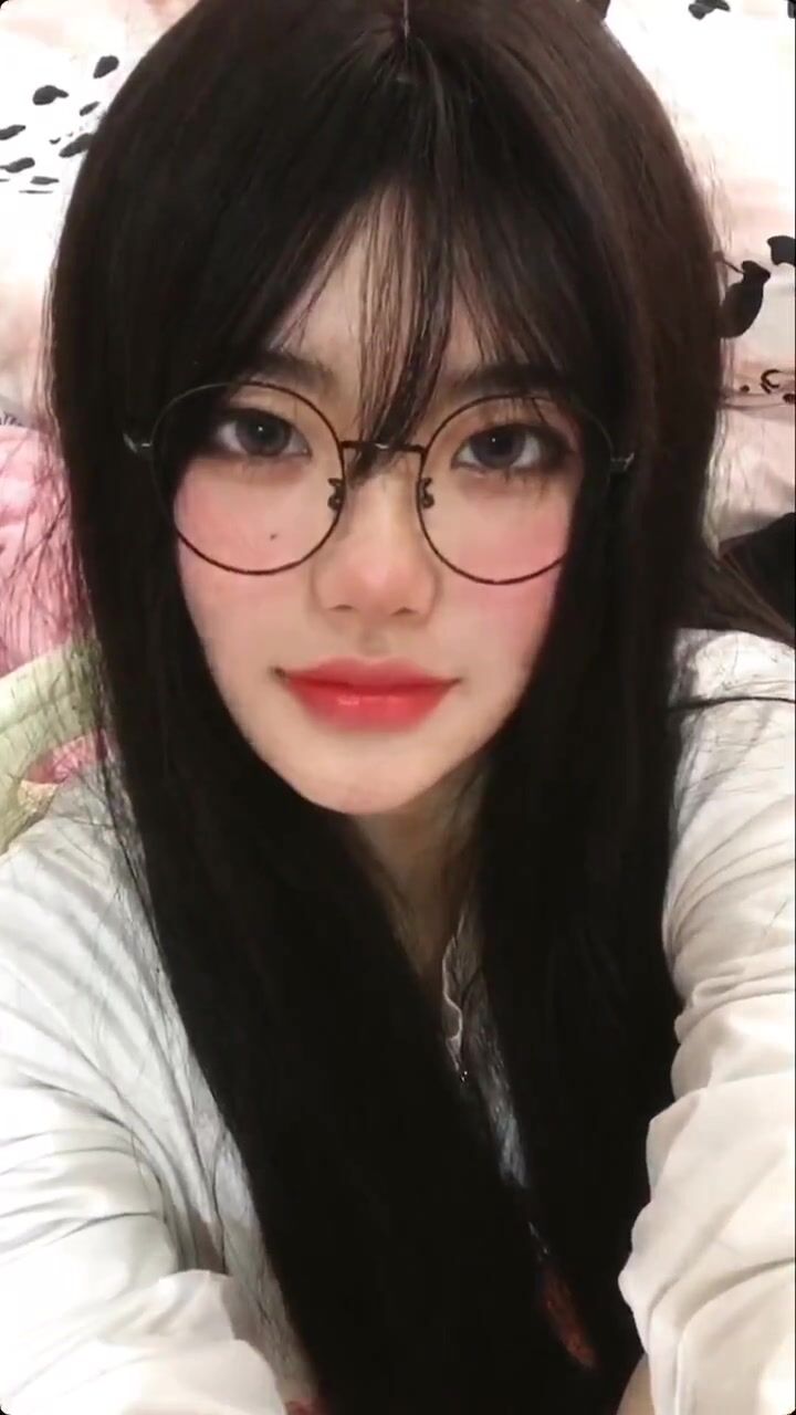 皮皮蝦網紅純欲女神【在下小羊】人前傲女，人後母狗，被金主包養定製私拍各種裸舞紫薇視頻207V (47)