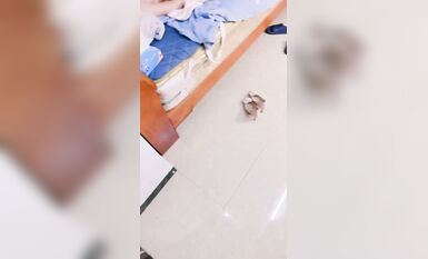 會所嫩模!【幻彩花生米】用逼抽中華還會吐煙圈真是牛逼,先吃硬一點雞巴，爽爽無套進入爆操BB穴！