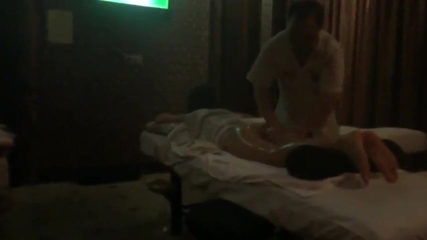 戶外露出界鼻祖！曾火遍全網的美臀反差人妻【人間精靈】景區人前放肆露出+野戰車震無水全套 (4)