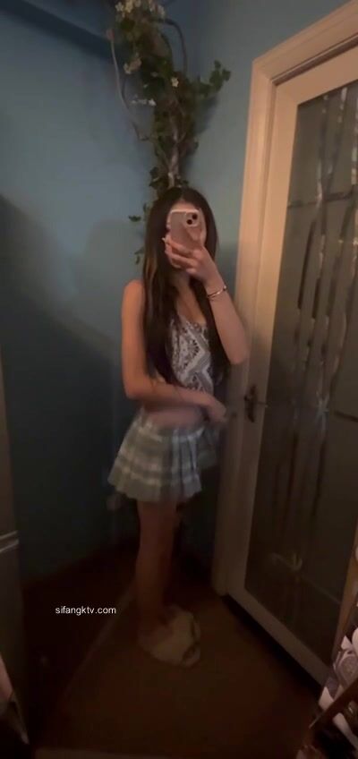 近日超多人搜尋的抖音上被稱為性感天花板的大網紅【趙一菲】私密流出完整全套 (8)