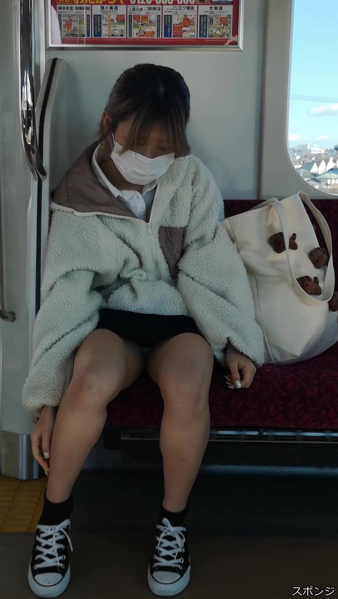 精品推薦 島國網站『Pcolle』賣家高價售賣盜撮女大學生少婦電車當眾露出裙底性感街拍-スポンジ (11)