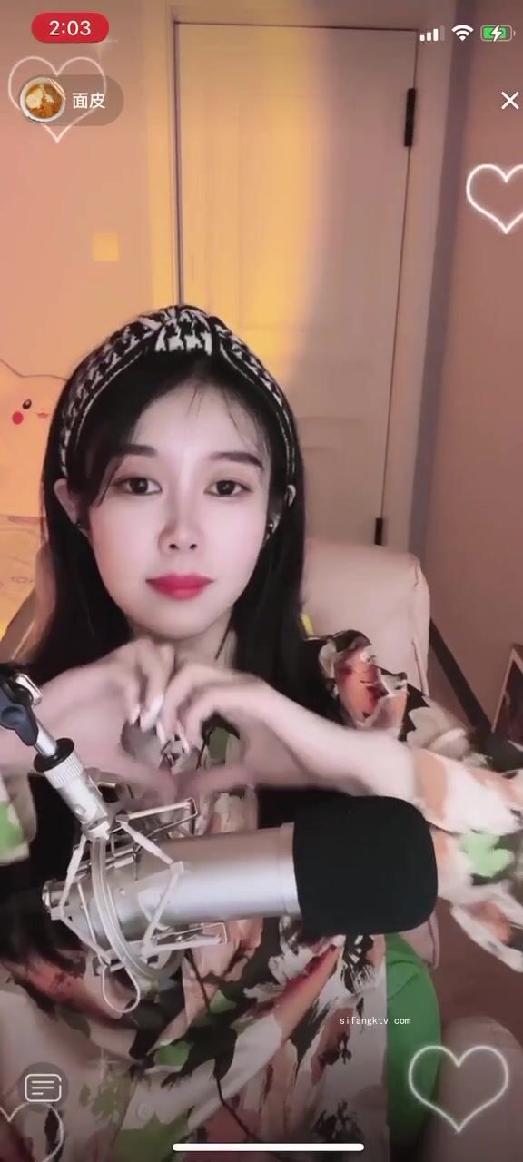 最新《瘋狂抖音》外篇之《抖音擦邊8》各種閃現走光刷邊 走私會議房給男友口愛 這期超精彩1-美女露點 (10)