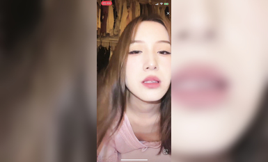 最新《瘋狂抖音》外篇之《抖音擦邊8》各種閃現走光刷邊 走私會議房給男友口愛 這期超精彩2.美女擦邊 (10)