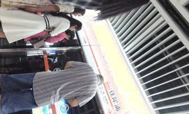 成都地鐵醫院抄底 驚現無內長腿美女 各式內內讓人噴血 幻想扒下推到啪啪 高清1080P版 (26)