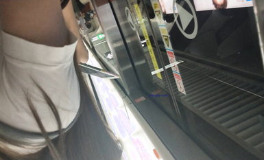 成都地鐵醫院抄底 驚現無內長腿美女 各式內內讓人噴血 幻想扒下推到啪啪 高清1080P版 (8)