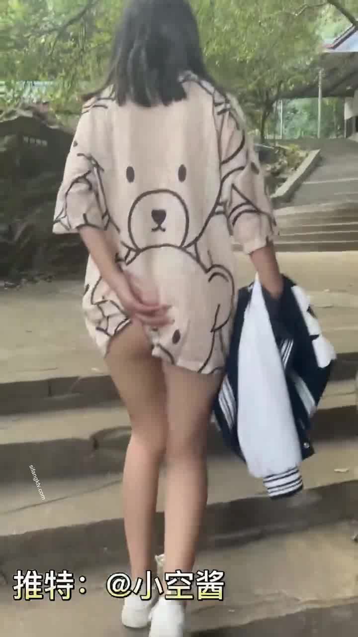 最新推特七位人氣蘿莉女主露出私拍 戶外野戰全裸路邊翹美臀後入啪啪小空醬  (5)