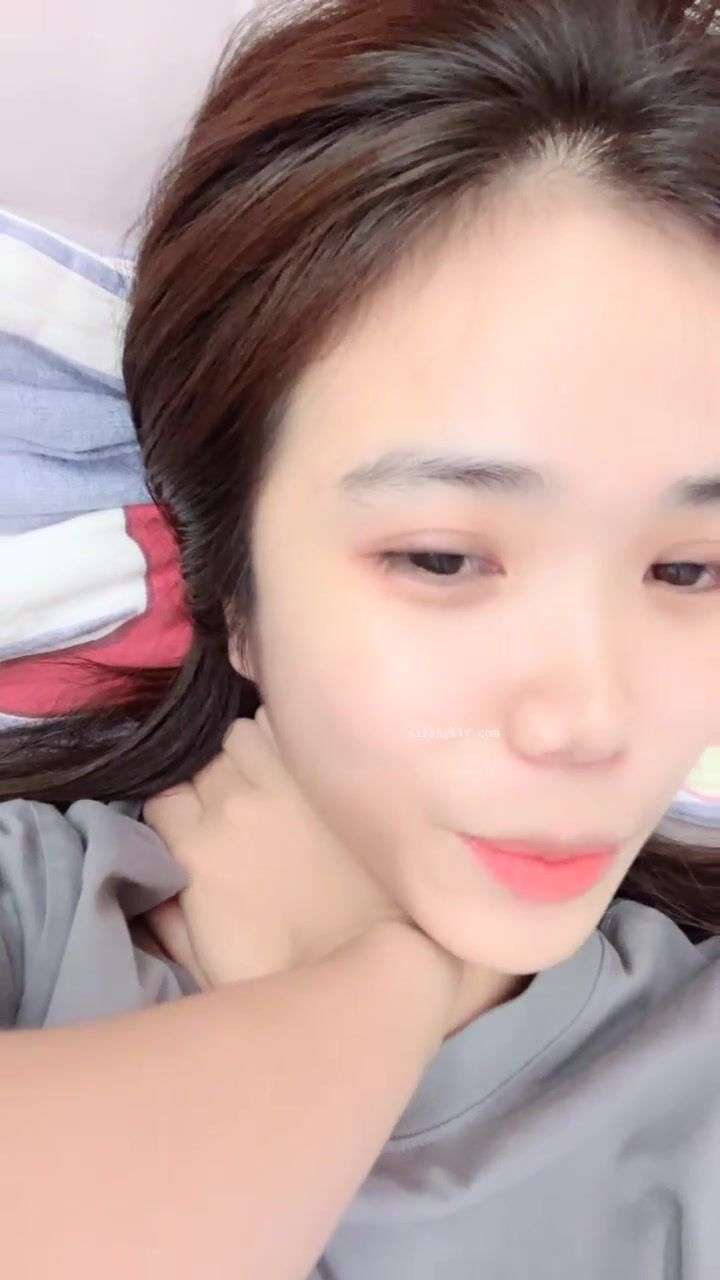 校花學姐下海！好美啊~【妮妮這呢】道具自慰！超過癮！爽~！ (1)