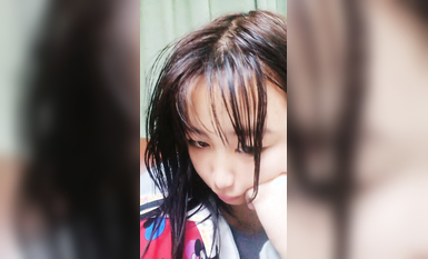 太嫩了！3個學生妹妹~在家全裸自慰~【佳怡】小穴反光~！ (2)