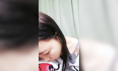 太嫩了！3個學生妹妹~在家全裸自慰~【佳怡】小穴反光~！ (2)