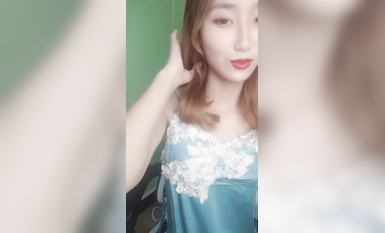 玉女掌門人露臉顏值不錯，睡衣黑絲誘惑，跟狼友互動撩騷，慢慢脫光逼逼里塞著跳蛋抽插特寫展示，精彩不斷