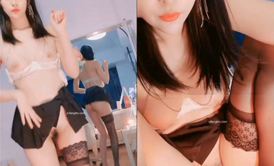 这么完美的女人怎么也下海了，太棒了 老狼的福音【撸点极高】9分超高颜值甜美的脸蛋儿，修长的美腿 翘翘蜜臀，惊为天人.