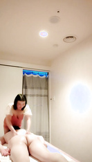 偷拍，正規SPA按摩院女技師，【浛浛】，3場偷拍，男嫖全套大保健，曖昧空間激情起，必須來一炮過癮 (1)