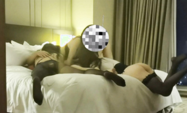 極品露出系淫妻網紅@小鯨魚 付費尺度作合1 (14)