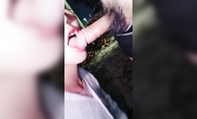 甄漂亮 學妹勾引保安大爺野戰 多場合集 (4)