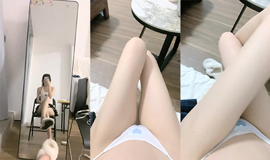 05年學生妹，神似王心凌，【性感大長腿】咕嚕熊，小穴粉逼流漿，身材苗條看得人心癢癢（4）