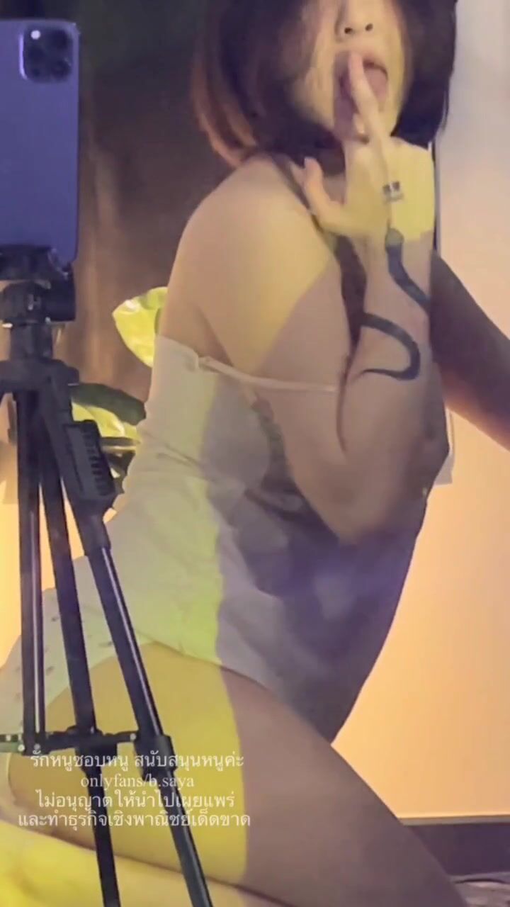 【精品流出】性感人間尤物  完美身材模特Onlyfans泰妹Buchsaya 騷氣誘惑視圖 (1)