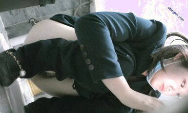 八月最新私房大神 隔牆有眼 原創廁拍 饅頭肥穴勾魂黑絲透明內褲 (1)