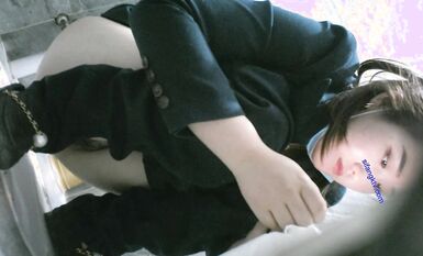 八月最新私房大神 隔牆有眼 原創廁拍 饅頭肥穴勾魂黑絲透明內褲 (1)