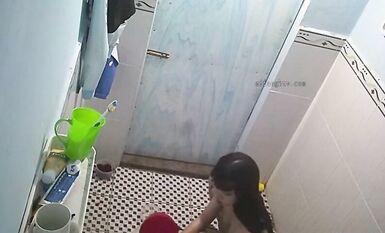 大眾澡堂民宅公寓出租房衛生間浴室各種極限操作現場實拍多位妹子洗香香基本都是亮點 (23)