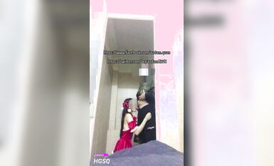 極品嬌嫩小萌妹『LepALu』極品粉嫩萌妹 藍色水手服 強制後入懟操 太嫩了 聖誕節特輯