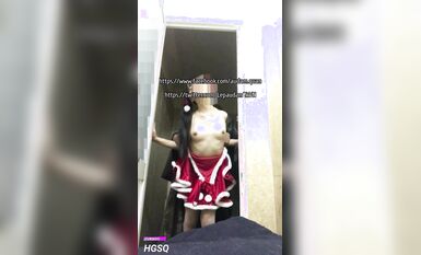 極品嬌嫩小萌妹『LepALu』極品粉嫩萌妹 藍色水手服 強制後入懟操 太嫩了 聖誕節特輯