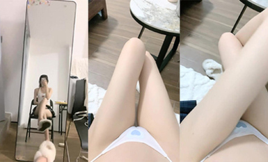 05年學生妹，神似王心凌，【性感大長腿】咕嚕熊，小穴粉逼流漿，身材苗條看得人心癢癢（4）