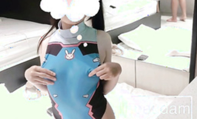 twitter肉肉的雙馬尾乖萌妹coser福利姬「Lepaudam」被富豪包養 浴室性愛粉逼被各種體位插入干到高潮爽到腿綳直