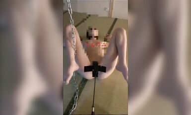 家犬說直接打逼太疼但是主人說要打也只能接受那就墊一層塑料布吧但是我要求墊了塑料布就不能動然後這樣了你們覺得乖嗎