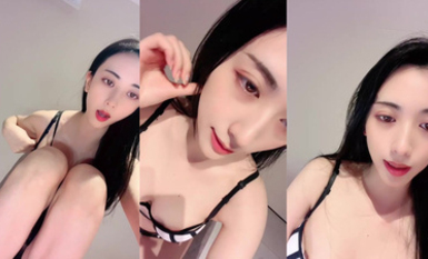 綠播女神【587吃桃】明星顏值~夾奶頭搖鈴~黑絲大長腿~蜜桃臀 (5)