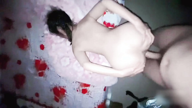 白嫩翹臀小可愛【富二代Ee哥】柔軟嬌嫩美少女表面一臉淑女樣 床上一股騷氣樣 這就是反差，太敏感了一摸小穴穴就淫水直流！