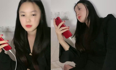 2024年2月，清純學妹，好乖巧漂亮【小瑜】難得一遇的鄰家小美女，BB又粉又嫩，必須珍藏不可錯過！ (1)