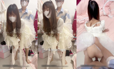 淫慾反差美少女【軟軟兔Lt774523412】白絲lo鞋 香甜白嫩蘿莉美少女 翻起裙子直接草 如玉般的身體！酥到骨頭里，乖乖女私下超級反差