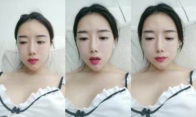 2024年新作，【甜甜小桃花】，女僕裝，白嫩小少婦，無美顏的鏡頭下也頗有幾分姿色，這黑乎乎的陰毛 (3)