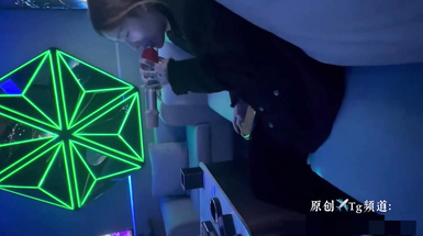 【重磅】約啪大神【UUS1980】妹子裝睡 被大神摸出感覺後開房 (4)