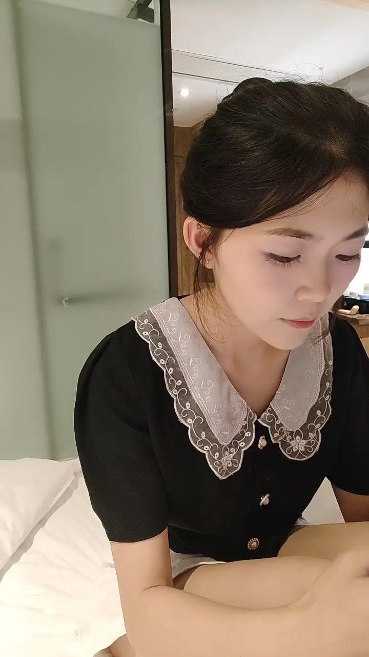 【七七愛吃飯】清純反差婊~戴起眼鏡真騷~密碼房道具自慰 ✨✨✨--9小時精華，想找真心人的湖南妹子，驚鴻一現收藏佳品 (3)