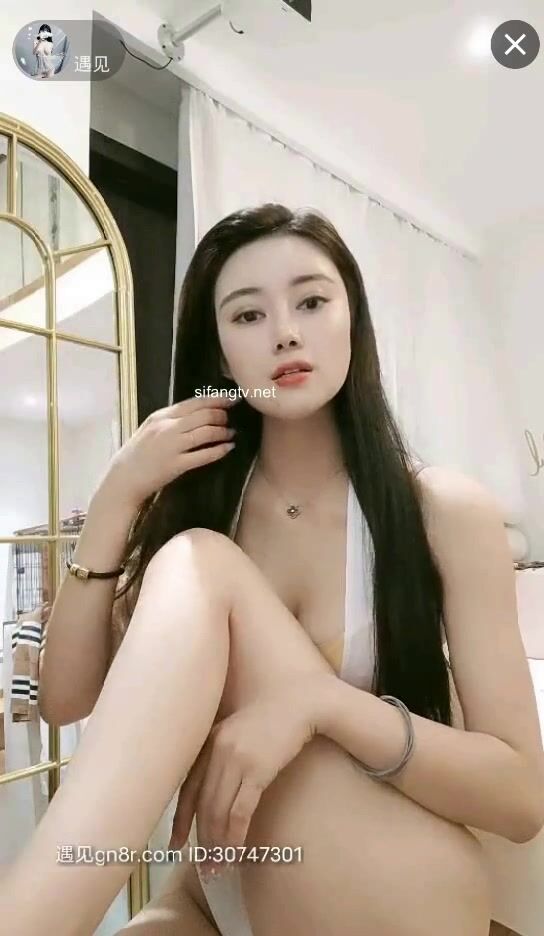 南京御姐顏值有點高 也9分！太嫵媚 長得像某當紅明星，臉蛋兒太精緻 明星范兒十足，頂級大奶瓜子